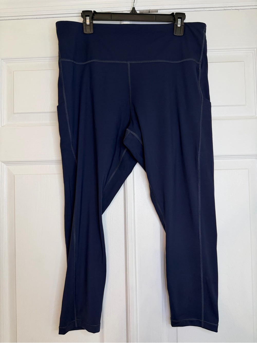 Athleta Ultimate 7/8 Slash Pocket  Tight in Navy